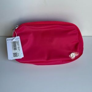 Lululemon Everywhere Belt Bag 1L Lipgloss